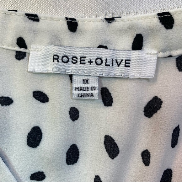Rose + Olive White w/ Black Spots Top Sz 1X Flutter Sleeves V-Neck Pleats - Picture 9 of 10